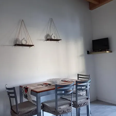 Carlotta House-lt Bellano